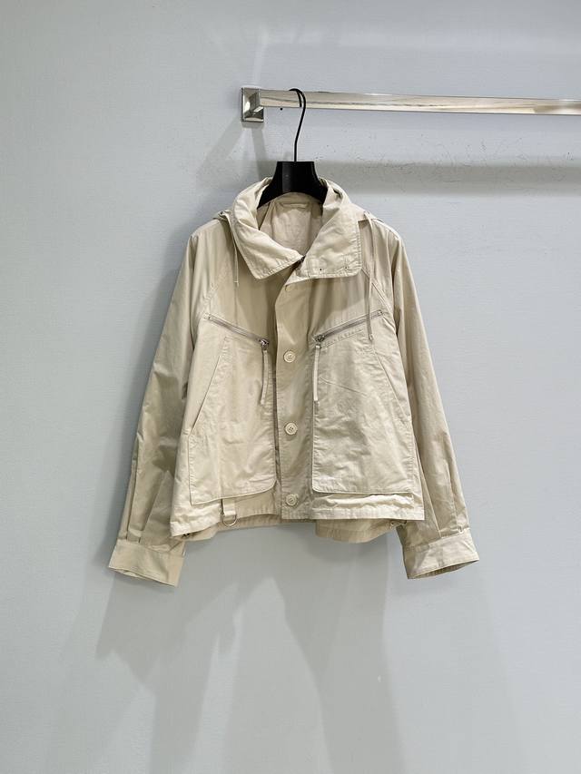25Ss Autumn/Winter New Arrival! This short trench coat features a low-saturation