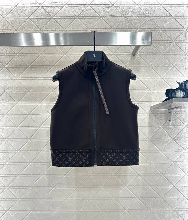 Louis Vuttn* New Arrival: Zipper Vest and Pants Set. Made with imported elastic