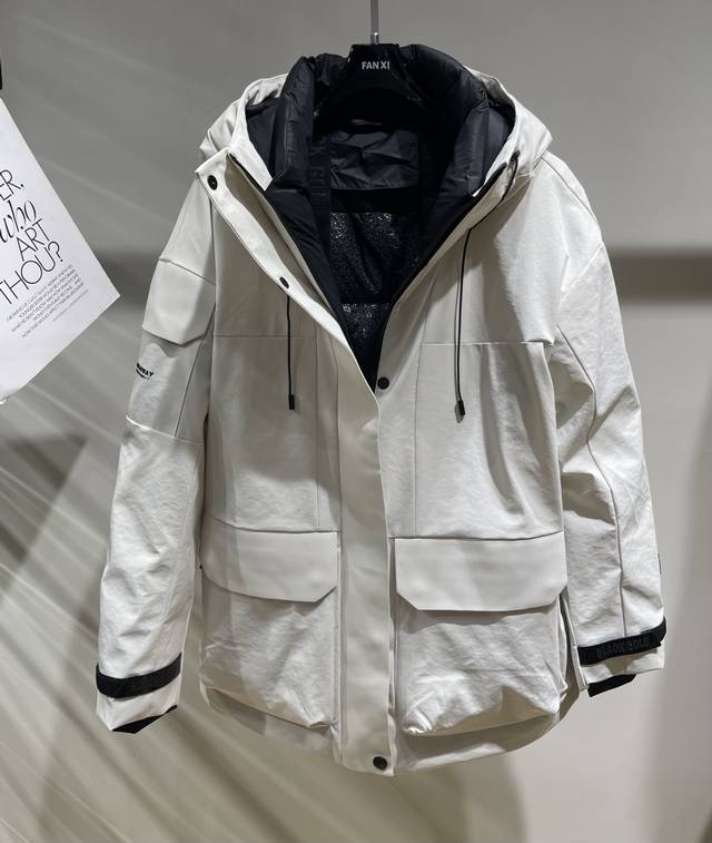 New Arrival: Stylish Lightweight Outdoor Down Jacket with Three-Proof Fabric, Lo