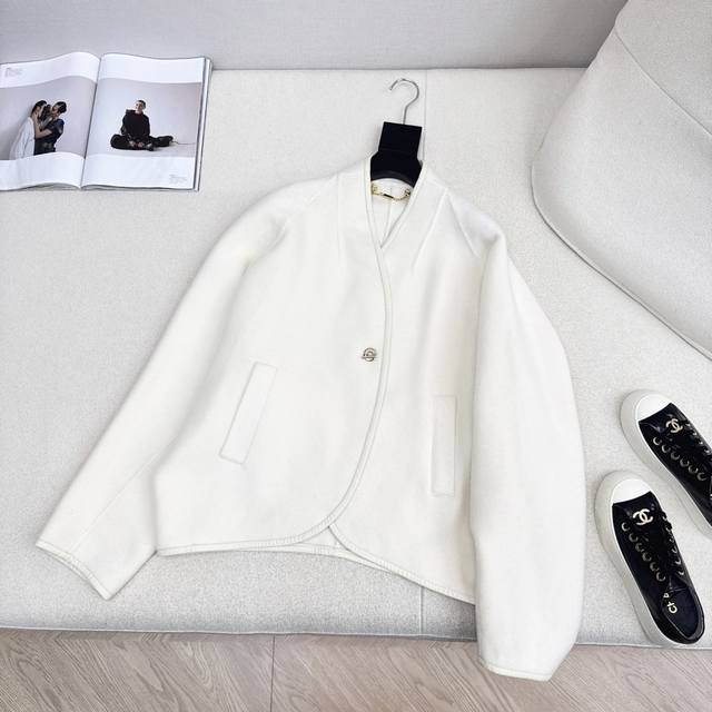 Hot Selling Item: L Brand 25Ss Early Autumn Newest Chain Buckle Design Cape Coat