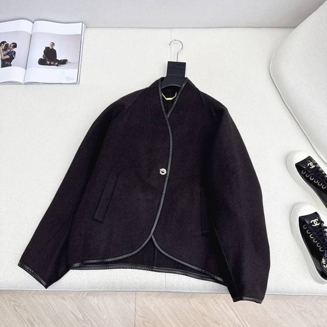 Hot Selling Item: L Brand 25Ss Early Autumn Newest Chain Buckle Design Cape Coat