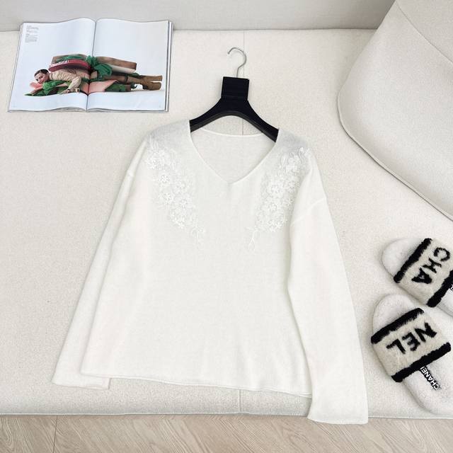 A divine touch of atmosphere. Es 25Ss Autumn/Winter Newest Heavyweight Beaded V-