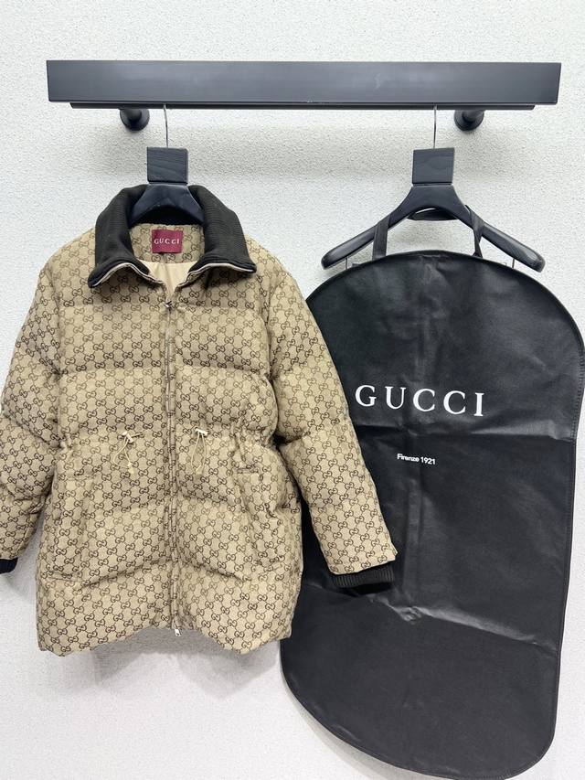 G brand classic khaki monogram down jacket, understated yet sophisticated, class