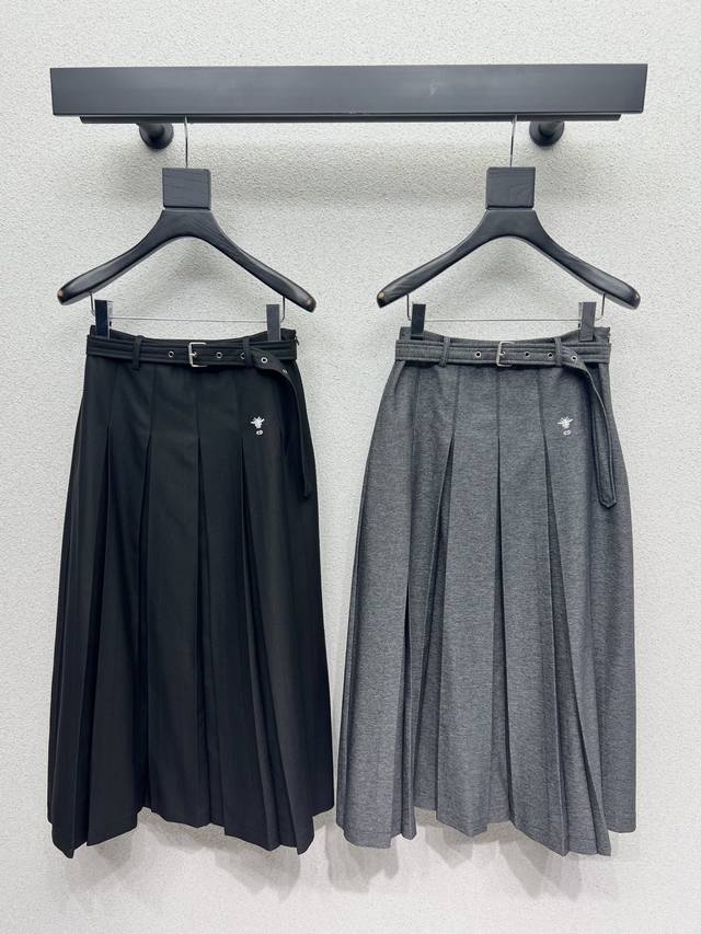 D brand bee pleated midi skirt, exquisitely soft and delicate texture, a classic