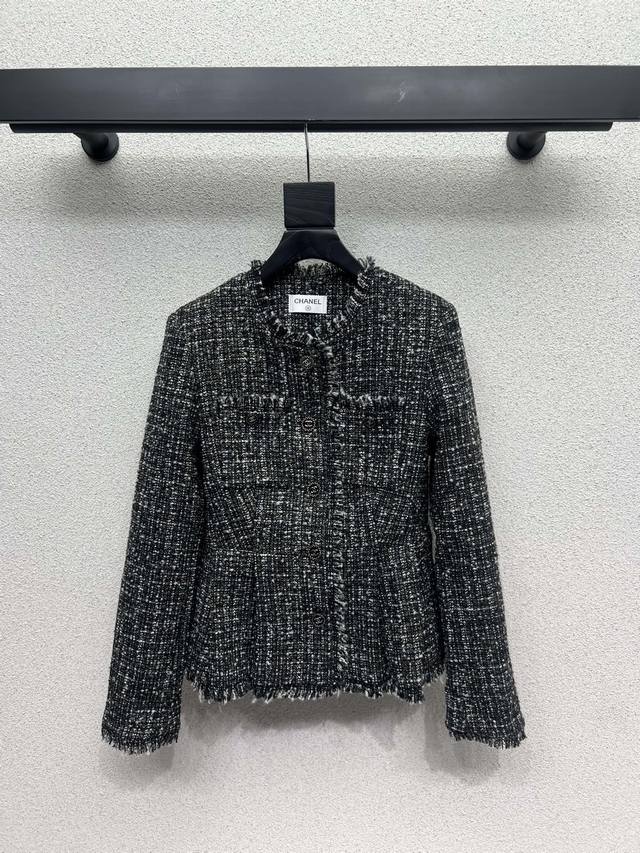 This Chanel-inspired tweed jacket is stylish, understated, elegant, and luxuriou