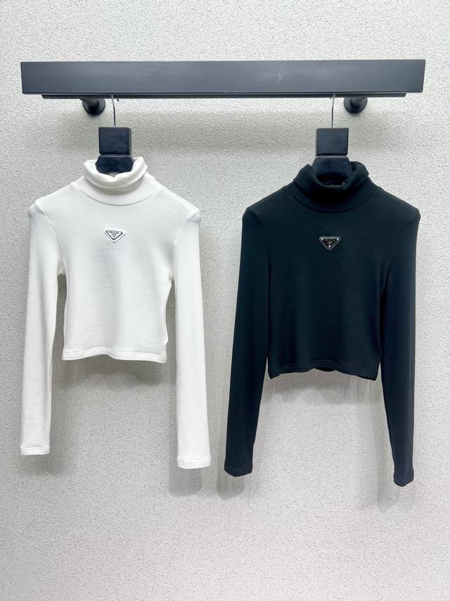P brand triangle logo turtleneck base layer top, classic design, delicate and so