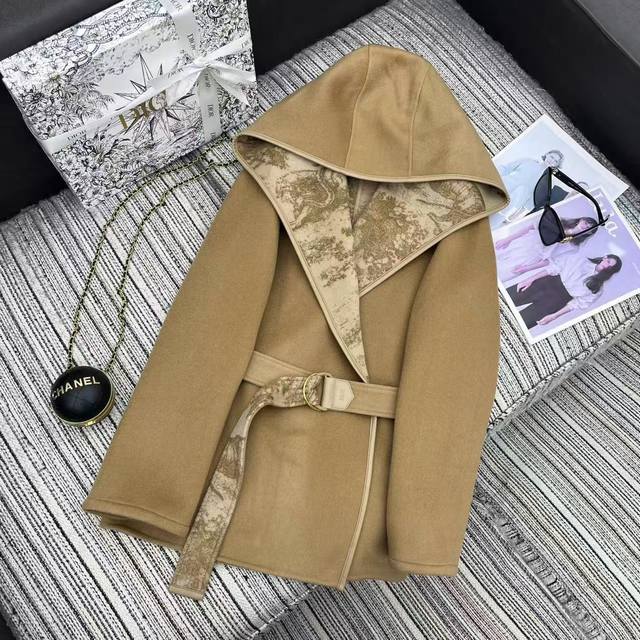 Highly recommend the 2025 Early Autumn/Winter Dio* New Logo Jacquard Hooded Doub