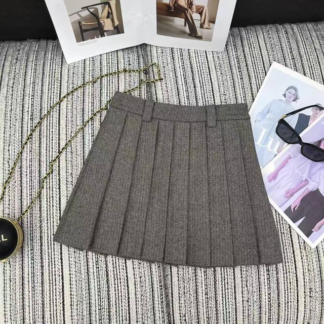 Highly recommend the 2025 Early Autumn Collection Miu* New Wool Herringbone Plea