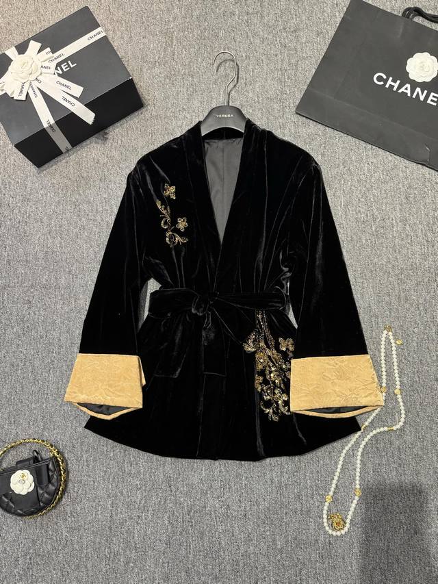 Top-selling color-blocked embroidered beaded robe-style coat! Luxurious and eleg