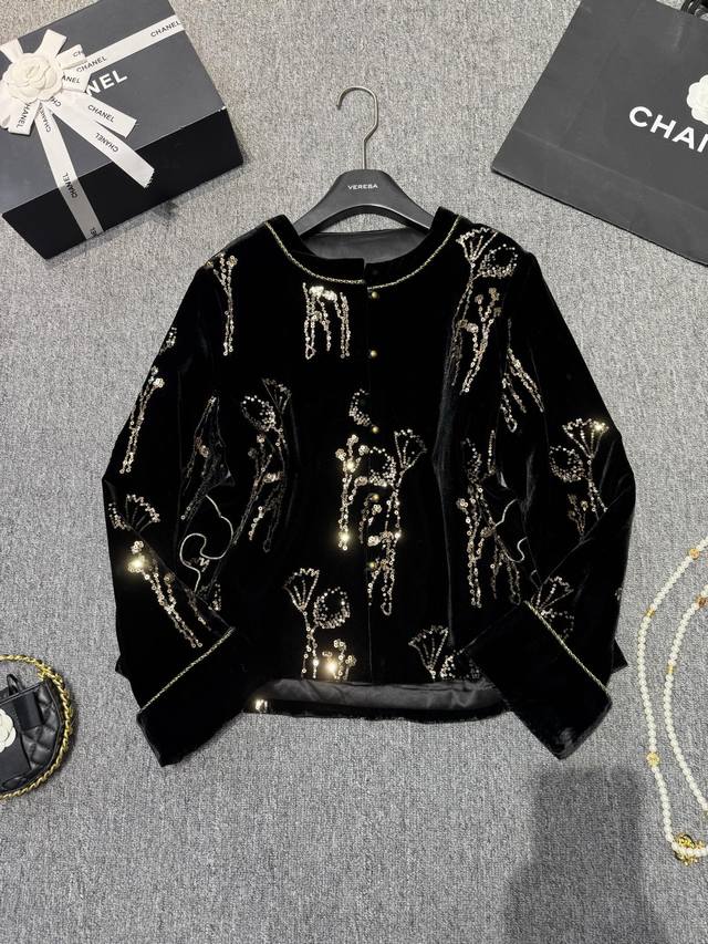 Restocked hot-selling black and gold quilted light cotton-padded jacket! The bea