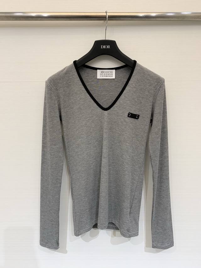 Mm6 2025 Autumn/ Winter New Color Block V-Neck Long-Sleeve T-Shirt Base Layer. T