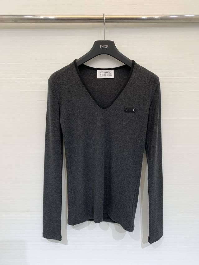 Mm6 2025 Autumn/Winter New Color Block V-Neck Long-Sleeve T-Shirt Base Layer. Th