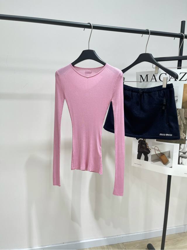Pink V-neck Mulberry Silk Thin Base Layer Top, Fabric: Mulberry Silk, Color: Pin