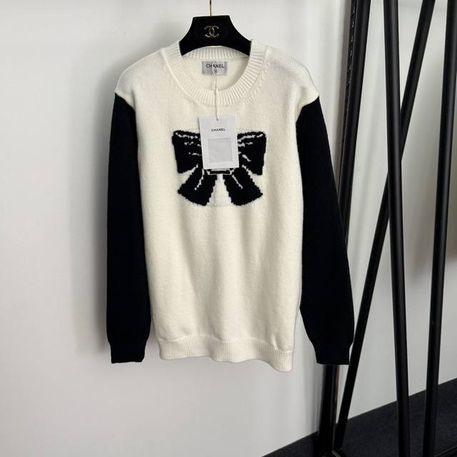 Style No. 20256916 Chanel* New Color-Blocked Long-Sleeved Pullover Knit Sweater