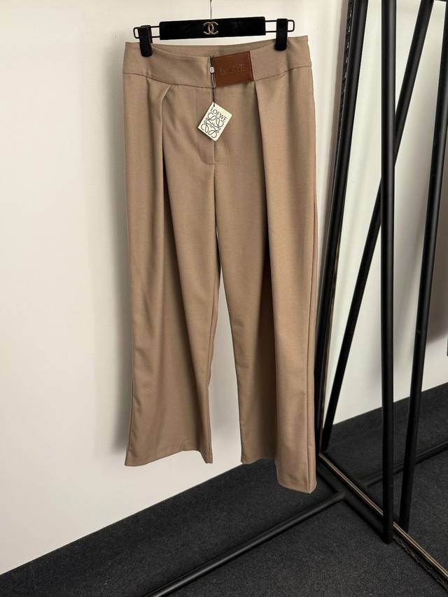 Style No. 20256940 Loew* New Logo Leather Label Pleated High-Waisted Wide-Leg Tr