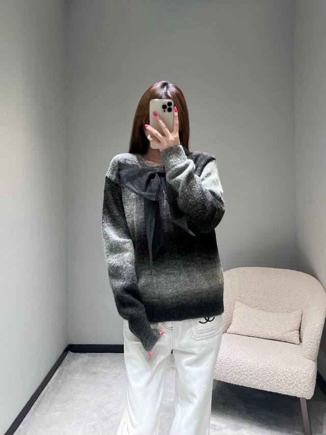 Chan*1 2025 Handmade Collection Gradient Knit Sweater, Park Bo-young's style. An