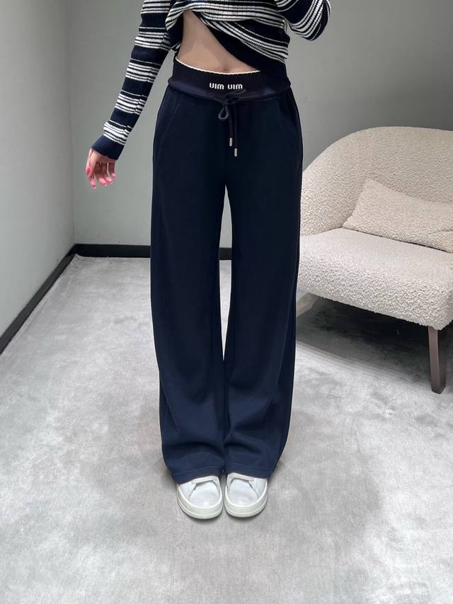 Miu* 2025Fw Autumn/Winter Collection Letter Wide-Leg Casual Pants. Crafted from