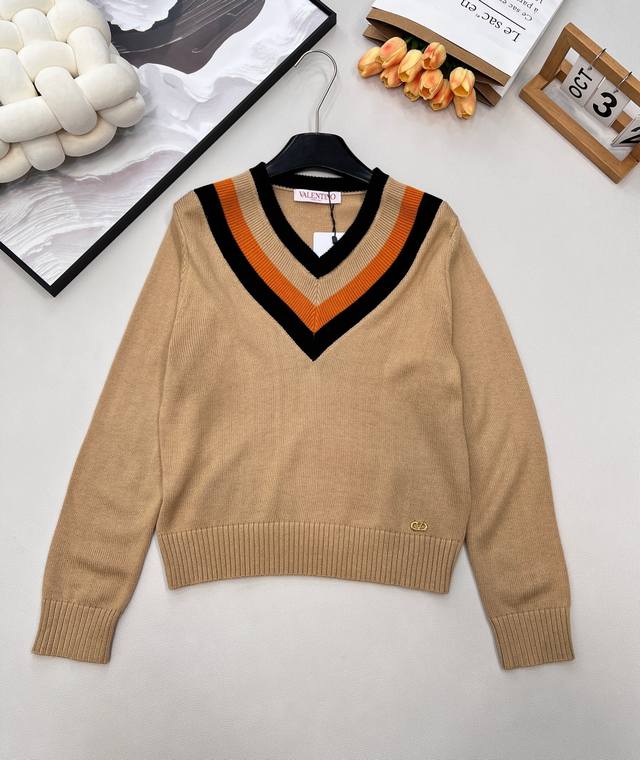 Valentino 25Ss New V-neck Knit Sweater... This Valentino sweater is absolutely g Valentino 25Ss New V-neck Knit Sweater... This Valentino sweater is absolutely g