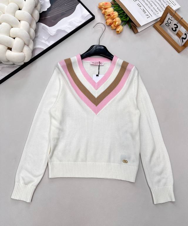 Valentino 25Ss New V-neck Knit Sweater... This Valentino sweater is absolutely g Valentino 25Ss New V-neck Knit Sweater... This Valentino sweater is absolutely g