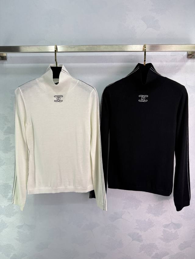 Chanel Fall/Winter 2025 New High-Neck Long-Sleeve Dress, a versatile basic style