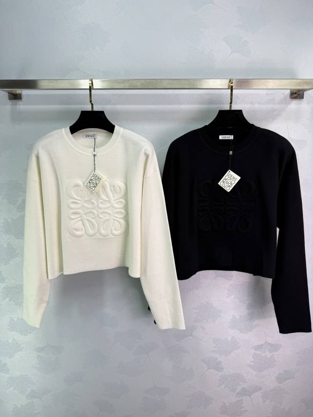 Loe*2025 Autumn/Winter New Knit Sweater. Classic logo embossed design, comfortab