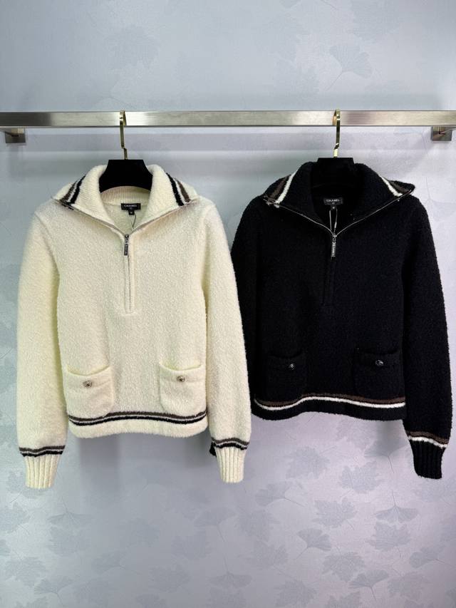 Ch*25 Autumn/Winter New Ski Series Collared Top with Classic Striped Trim Design