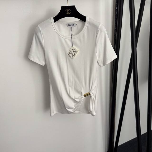 Style No. 20256910 Loew* New Logo Metal Ring Decorated Pleated Waist Slim Short