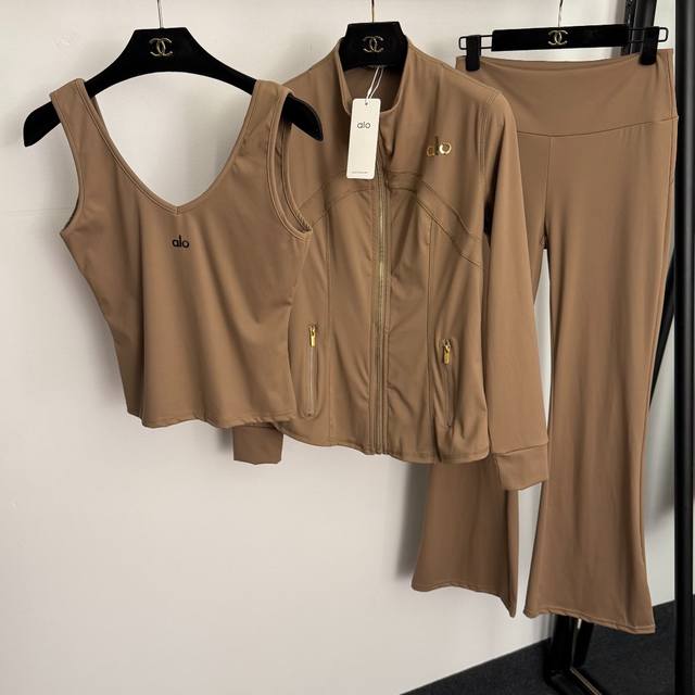 Style No. 20256890 Alo* New Yoga Sports Three-Piece Set, Reflective Logo Letter