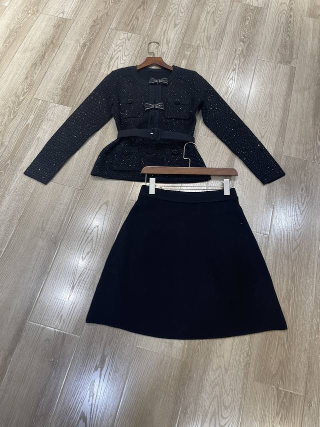 New Top and Skirt with Bow at the Chest, Sizes S and M. Ddd