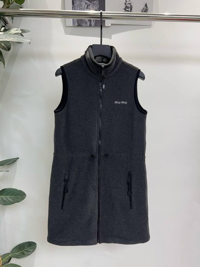 Exclusive first release, original quality Miu M*U 25 Autumn/Winter new fleece sl