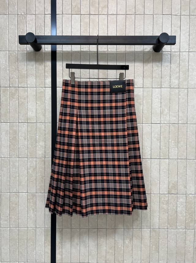 Lw's 2025 Autumn/Winter New Plaid Suit with Lapel Pleated Jacket + Paired Skirt.