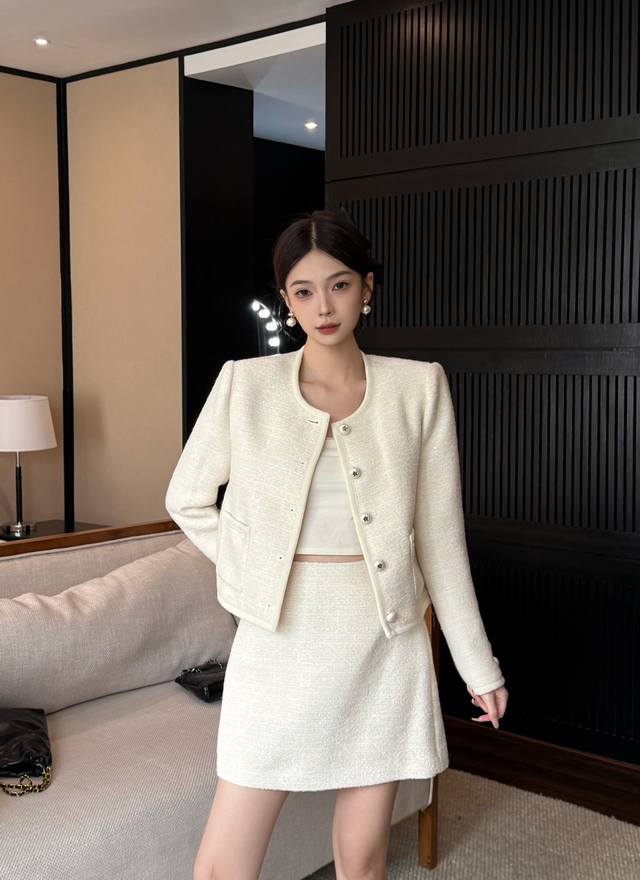 Set: Autumn/Winter Di*R Cannage Tweed Short Jacket + Skirt Combination. Features