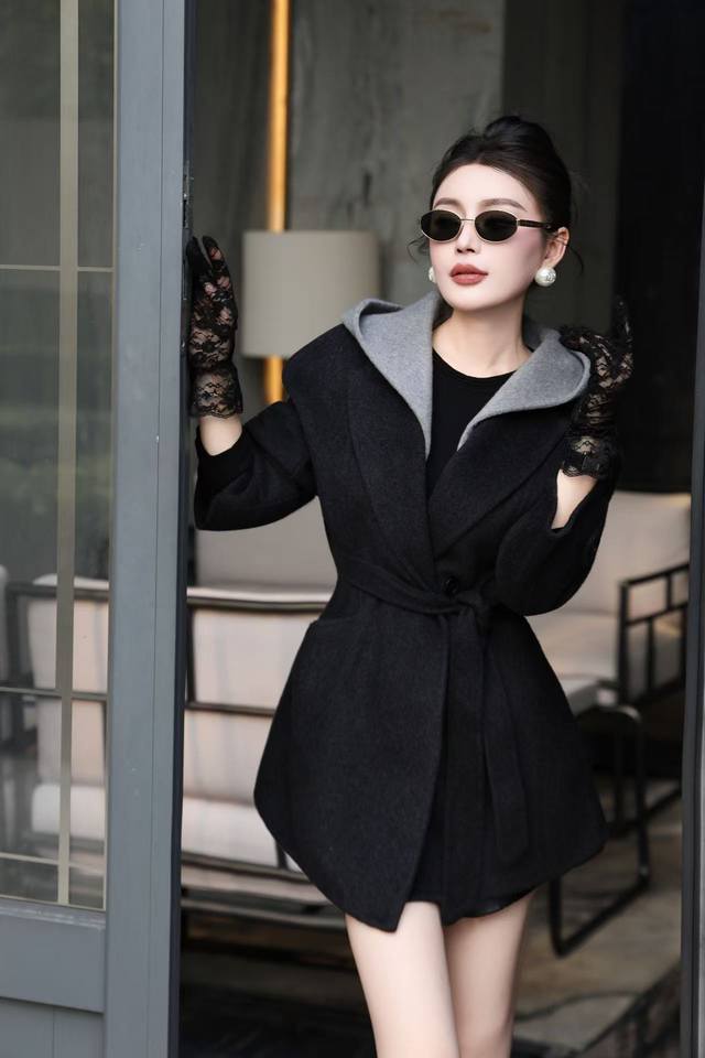 Original design winter wool black high-end hooded wool coat, fashionable short s
