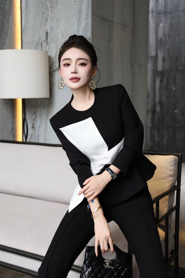 Original High-End Custom Designer Suit, Mature and Professional Style, Two-Piece