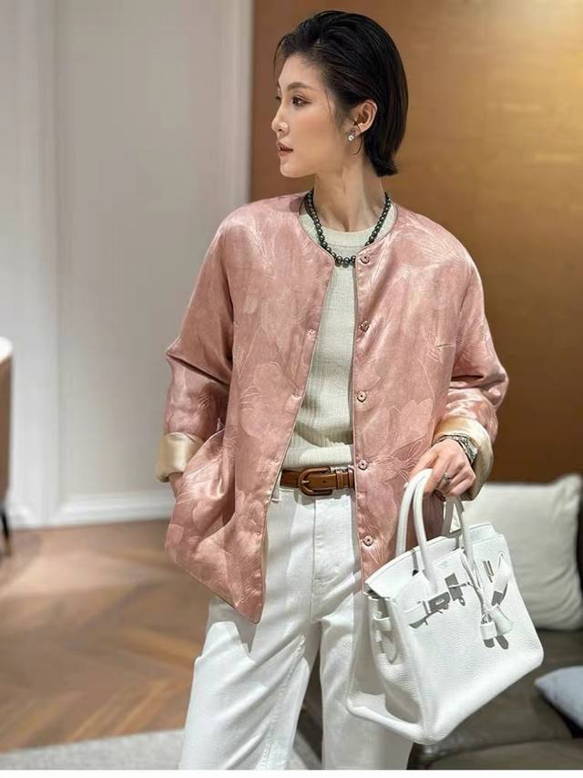 High-quality new outerwear! Beautiful design with a lingering rose fragrance, ma