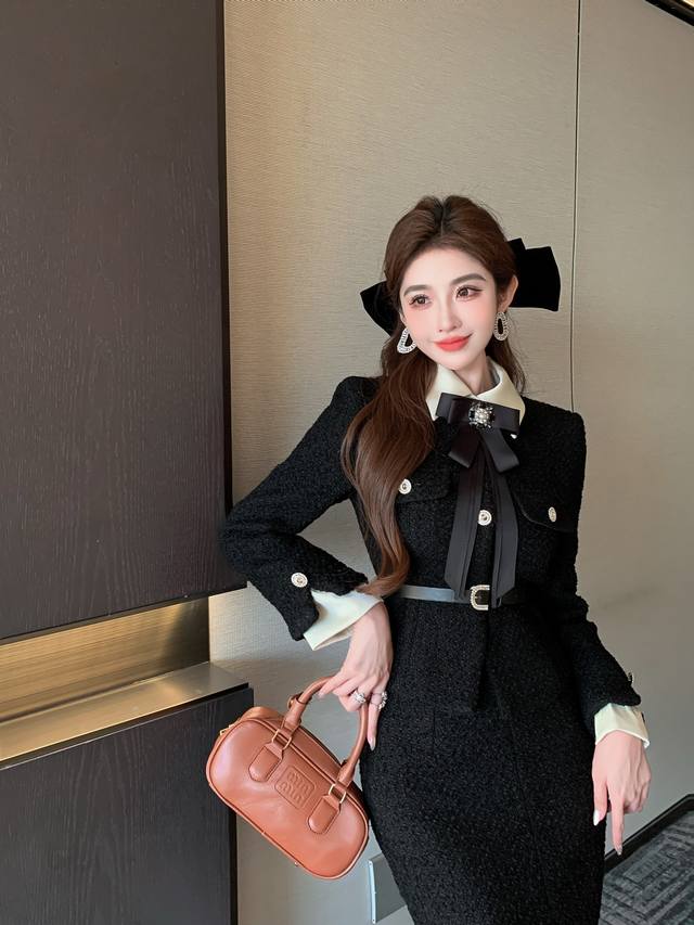 Set 70: A stylish and elegant set, featuring a romantic and charming color-block