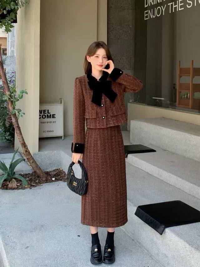 Set - Ddd's new Chanel-style set, slim fit for a flattering and elegant look, su