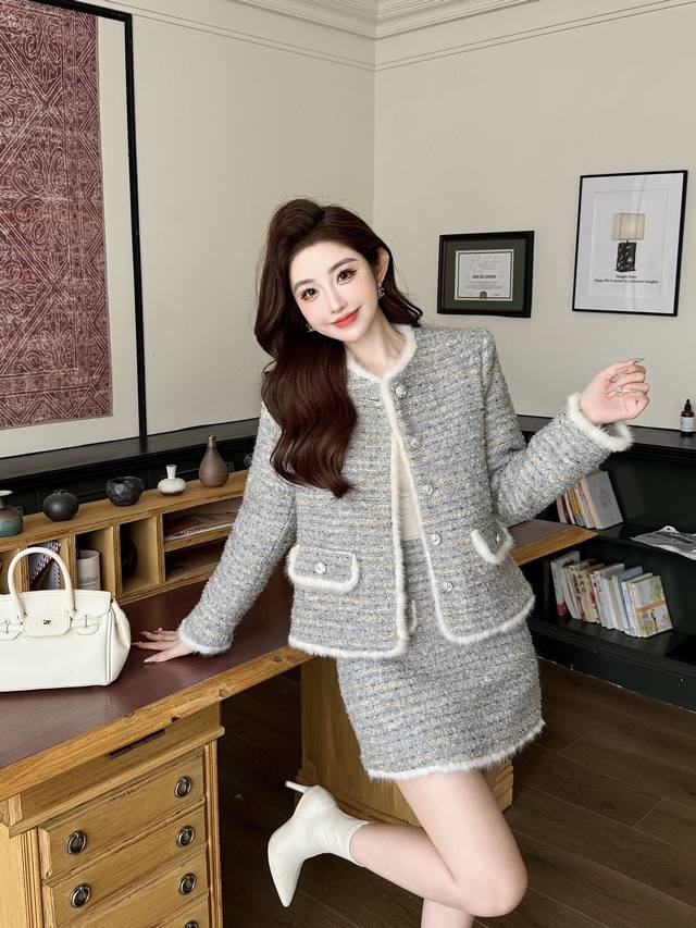 Set Heavy-duty mink fur patchwork Chanel-style tweed suit. The down lining featu