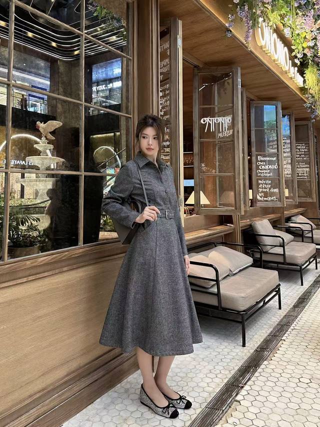 Dress Dio*2025 Autumn/Winter New Wool Dress with Self-Made Belt, Small Bee Embro
