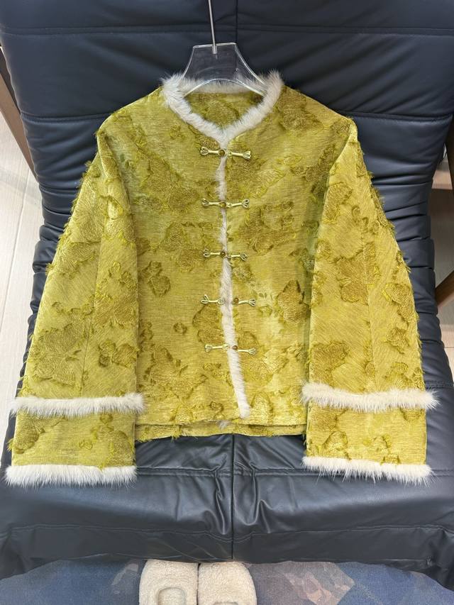 Jacket Ddd, down jacket with rayon and fur trim. Sizes M, XL. Ddd