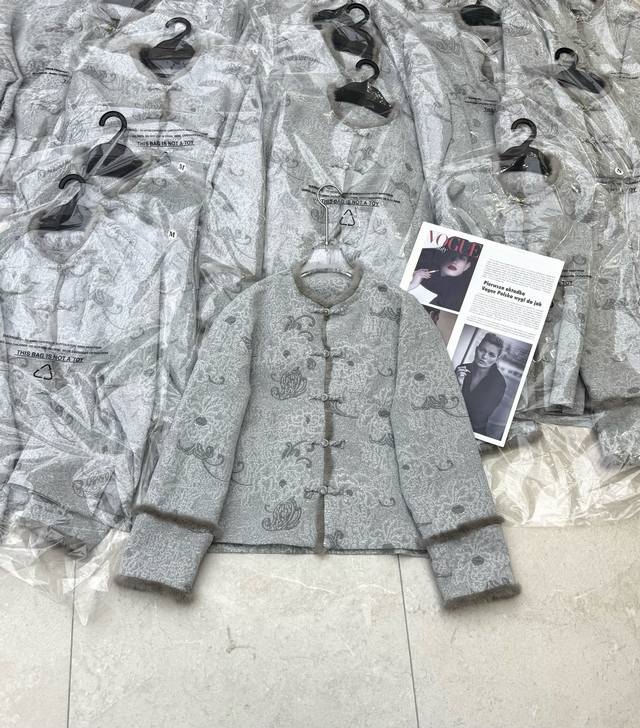 Coat Elegant Chinese-style mink fur coat, gray jacquard fabric with custom cat-e