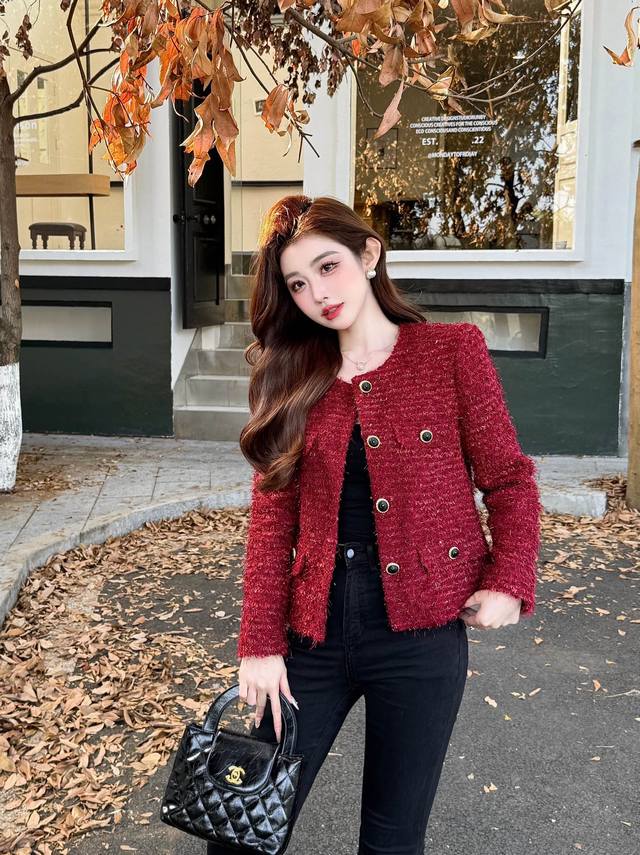 Jacket Chanel-style tweed down jacket with down lining. This Chanel-style down j