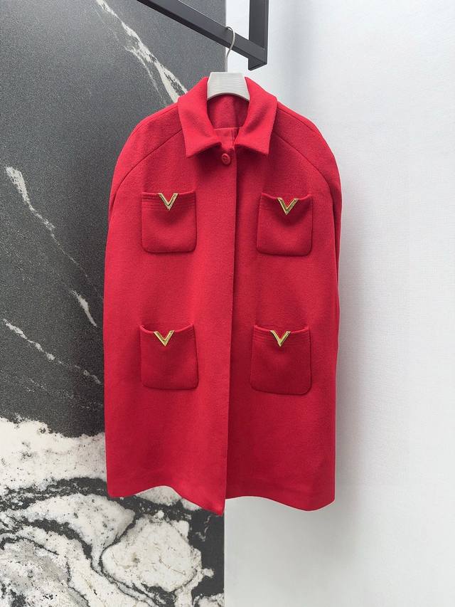 Vltn 25Ss A popular new autumn/winter item! This Chinese red cape-style wool coa