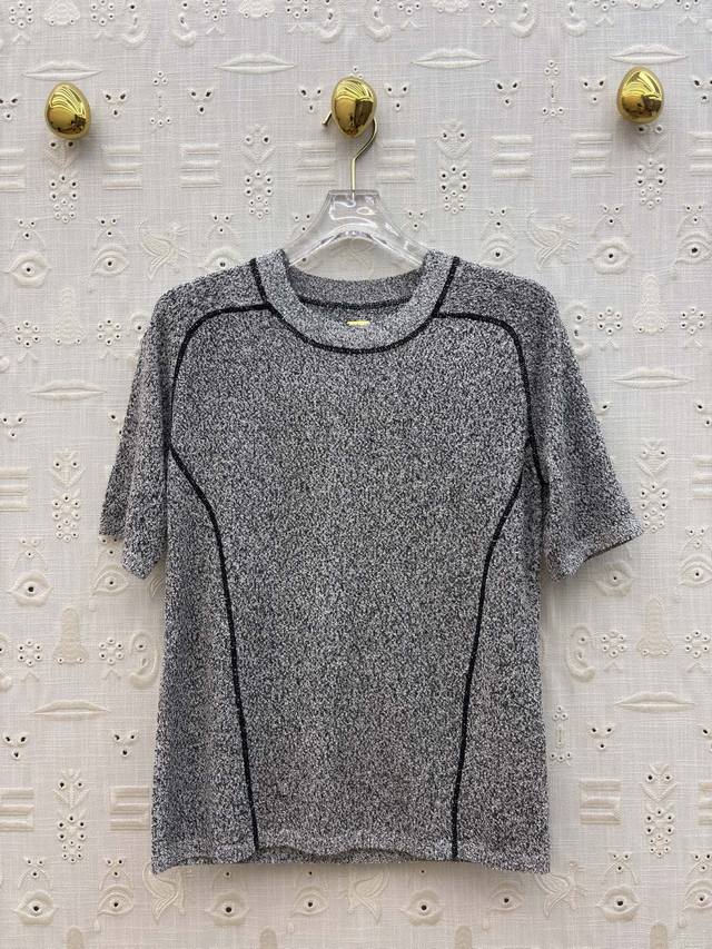 Sch 26 Early Spring Irregular Button Knit Short-Sleeve Top. The soft off-white a