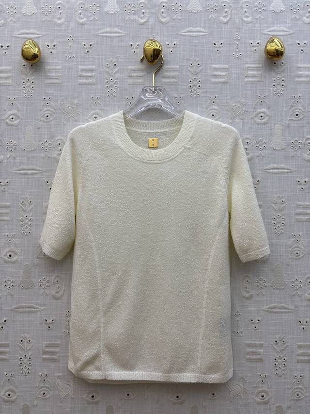 Sch 26 Early Spring Irregular Button Knit Short-Sleeve Top. The soft off-white a
