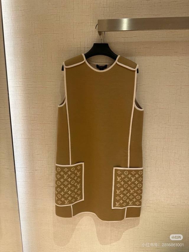 Louis Vuitton (LV) New Color-Blocked Monogram Logo Jacquard Double Pockets Patch