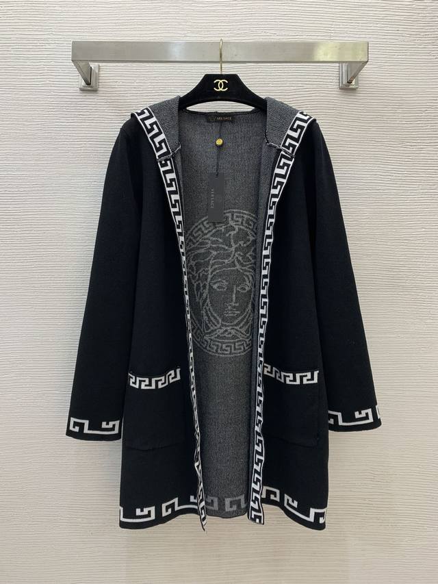 Versac* New Classic Medusa Round Head Fashionable Loose Hooded Knit Cardigan Mid