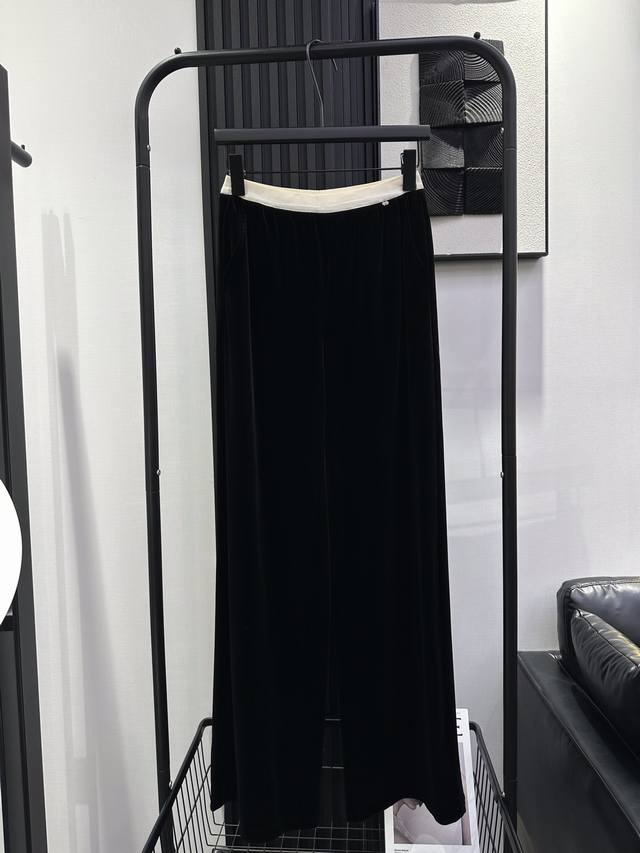 Miumiu - Early Autumn New Minimalist Velvet Wide-Leg Pants with Butterfly Tag Em