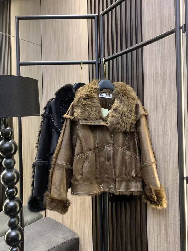 Loewe 2025 Fall/Winter New Shearling Coat - Warm and cozy, incredibly versatile,