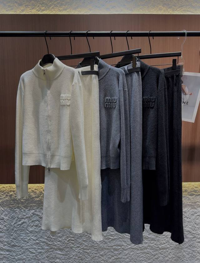 Miumiu Autumn/Winter New Wool Knit Set. Made from premium wool fabric, this set